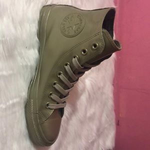Rubber high gold converse